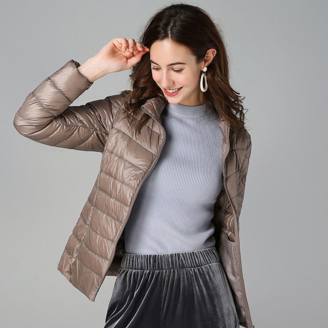 Mira | Ultra-light down jacket with sophisticated pleats