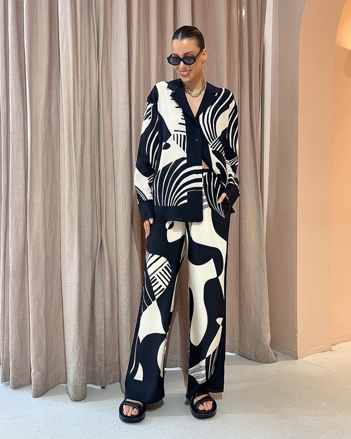 Isla | Versatile black and white set