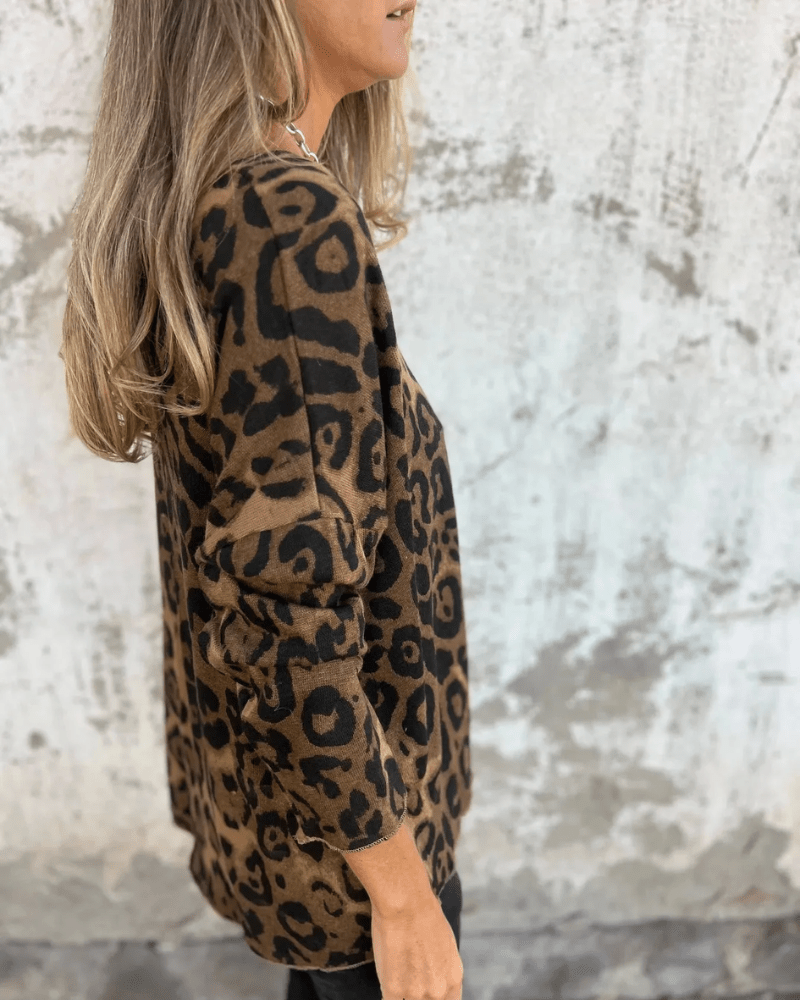 Kira | Chic Leopard Print Top